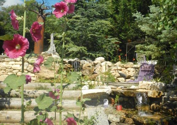Saint-Michel-l'Observatoire Bed & Breakfast | Discover Pacaleaula B&B: Family-Friendly with Breakfast