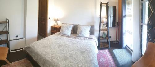Mezieres-sur-Couesnon House | Cozy Chambre à la Campagne with Oceanfront Views