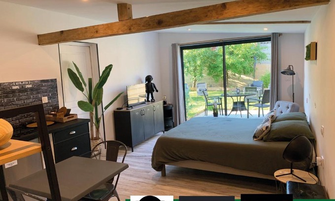 Estrees-sur-Noye Apartment | Guest Rated: 9.3 - Chambre à la Noye with Ocean Views