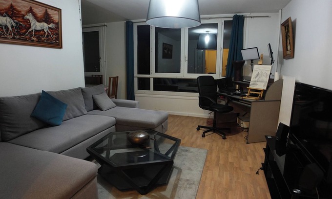 Guyancourt Apartment | Convenient Hotel Near Technocentre and Château de Versailles