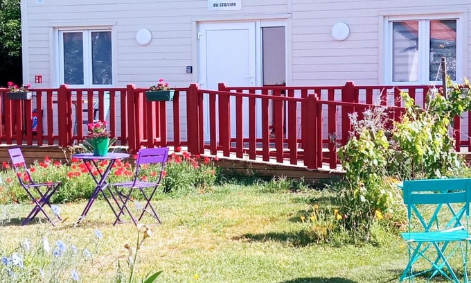 Noyers Bed & Breakfast | Elegant Room with Wi-Fi, Parking & Family-Friendly Amenities
