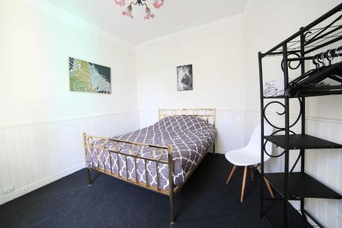Maisons-Alfort House | Serene Chambre 2: Family-Friendly Retreat Near Paris