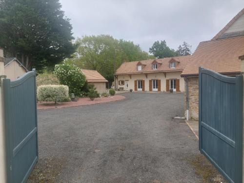 Parigne-lʼEveque House | Convenient Stay Near the Iconic 24 Hours Circuit