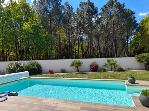Hourtin House | Tranquil Retreat: Spa, Pool & Ocean Views Await You