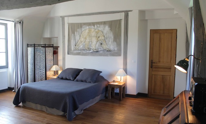 Salbris House | Guest Rated 10/10: Chambre au Château with Pool & Breakfast