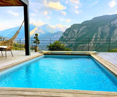 Montvernier Apartment | Cozy Retreat in the Heart of Maurienne with Pool & Ocean View