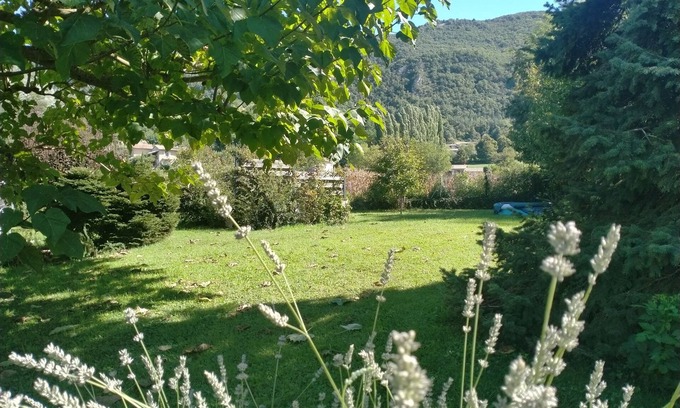 Hostun Apartment | Relaxing Getaway with Hot Tub and Mountain Access
