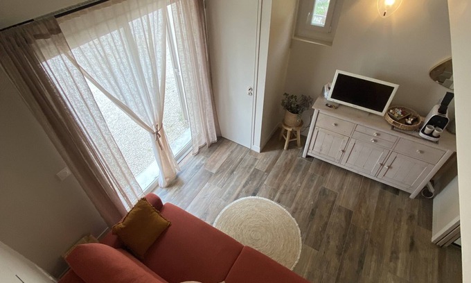Monteux Bed & Breakfast | Relaxing Room with Park Access and Pool for Your Getaway
