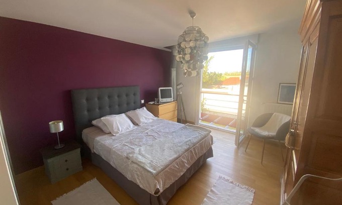 Bourges House | Private Bathroom Room in Cozy Home - Guest Rated 9.3/10