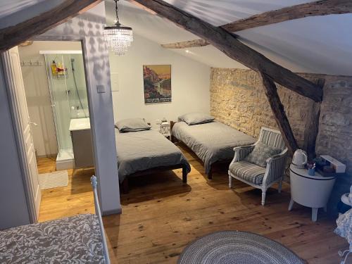 Caylus House | Comfortable Room with Private Bathroom for Family Stays