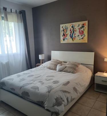 Vielmur-sur-Agout House | Tranquil Country Retreat with Family-Friendly Amenities