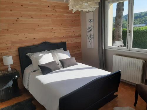 Pouzac Bed & Breakfast | Child-Friendly Comfort at Chambre Candésie - Rated 9/10
