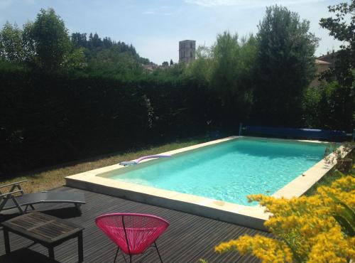 Forcalquier House | Cozy City Center Retreat with Ocean Views and Pool