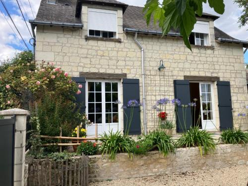 Avoine House | Budget-Friendly Chambre chez Armelle with Pool Access