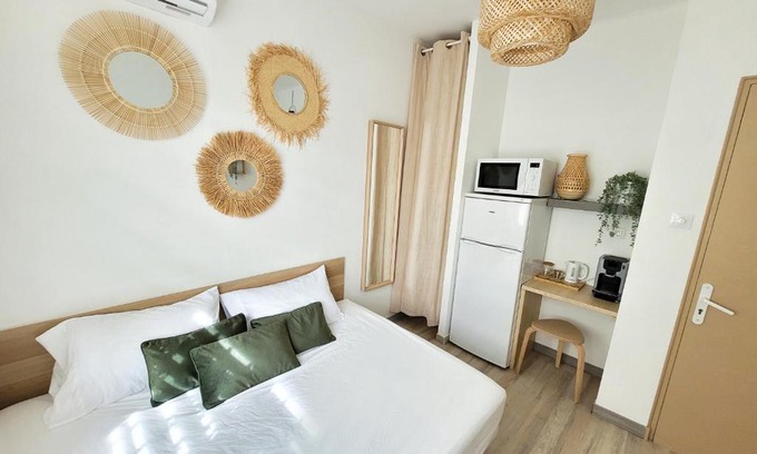 Beaux Arts-Boutonnet House | Cozy Double Room in Villa - Near Tramway Center