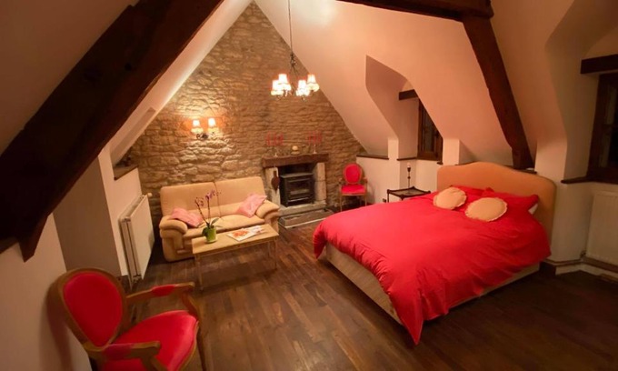 Malguenac House | Cozy Chambre Cocooning with Inviting Pool Access
