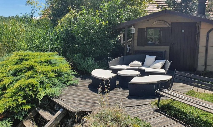 Choisy Bed & Breakfast | Cozy Chambre Coquelicot: Ideal for Families & Breakfast Included