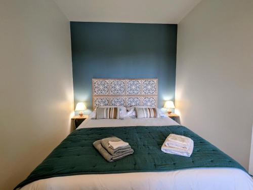 Faverolles Bed & Breakfast | Chambre cosy avec salle d'eau, accès piscine chauffée et Wi-Fi illimité - FR-1-591-620