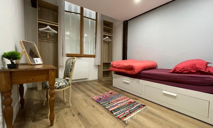 Victor Hugo - Saint-Augustin House | Cozy Private Room with Franck - A Great Guest Experience