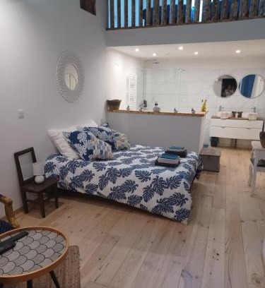 Neufmaisons House | Pet-Friendly Chambre d'Emma: Guest Rated 10/10 Experience