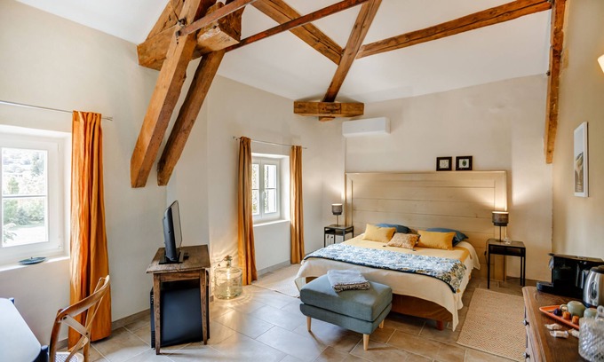 Pont-Saint-Esprit House | Experience Peace at Chambre d'hôtes Bassin - Provence Occitane