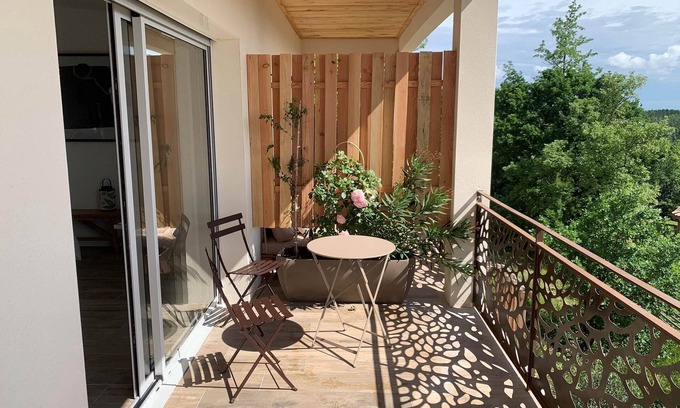 Labastide-Marnhac Villa | Elegant Chambre D'hôtes Lavande with Spa & Hot Tub