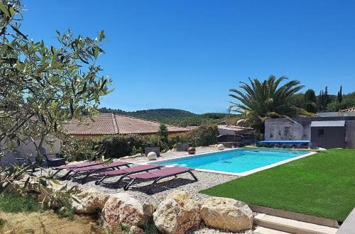 Serviers-et-Labaume Bed & Breakfast | Discover "Le Petit Valadas" near Uzes with Pool & Ocean Views