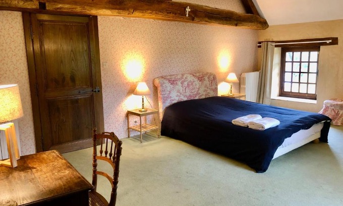 Gennes-sur-Glaize Bed & Breakfast | Inviting Chambre d'hôte à la Gilardière with Pool Access