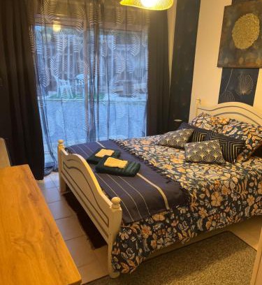 Camiers Bed & Breakfast | Beachfront Retreat at Le Manapany with Hot Tub & Family Friendly