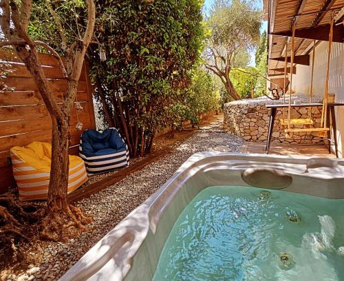 Allauch Bed & Breakfast | Indulge in Chambre Cigale with Private Hot Tub & Spa