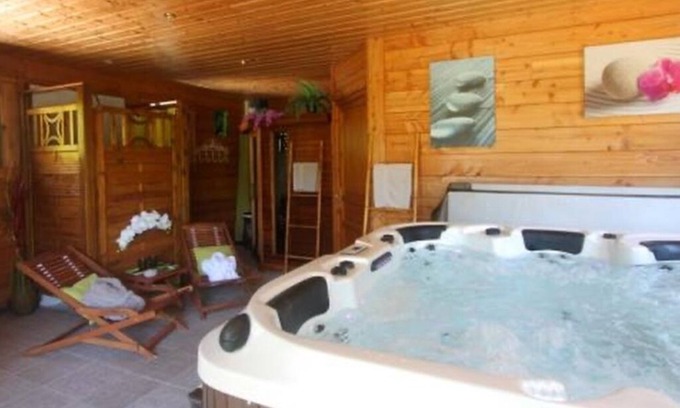Roches Bed & Breakfast | Tranquil Chambre D'hôte with Fishing Ponds & Wellness Space