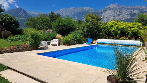 Vif Bed & Breakfast | Family-Friendly Stay at Chambre d'hôte de Reymure