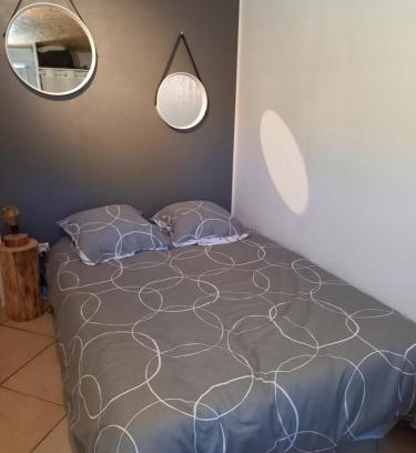 Martignas-Sur-Jalle Apartment | Independent Guest Room by the Jalle with Pool and Ocean View