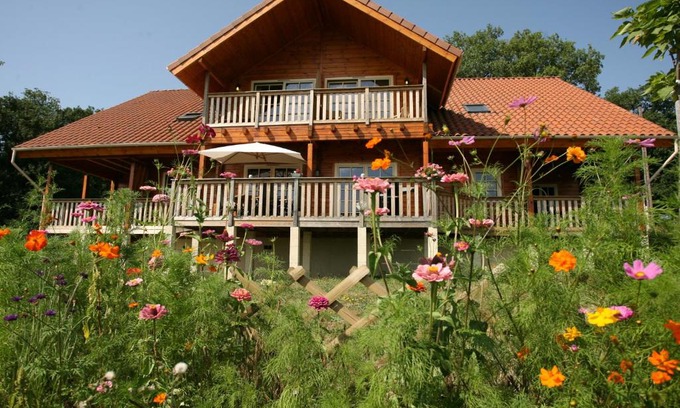 Autoire Bed & Breakfast | Inviting Chambre d'hôte L'Arrivée with Pool & High Ratings