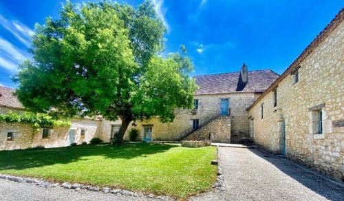 Conne-de-Labarde House | Oceanfront Retreat at Chambre d'hôte La Pierre - 9.4/10 Rated