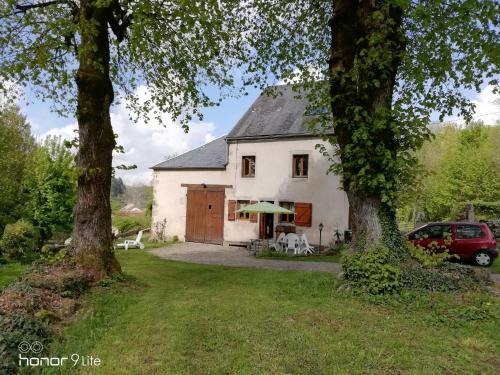 Saint-Brisson House | Cozy Chambre d'hôte le Lavoir - Family & Pet Friendly Stay