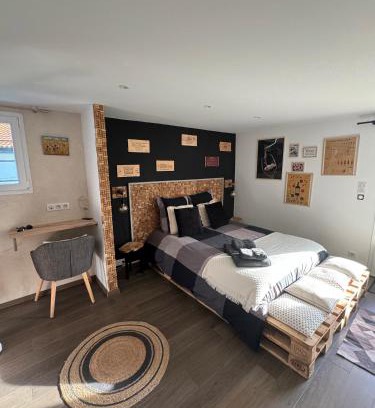 Amendeuix-Oneix Bed & Breakfast | Pet-Friendly Maison Goxoki with Ocean View & Top Ratings