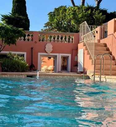 Saint Antoine Bed & Breakfast | Scenic Oceanfront Stay at Chambre d'hôtes A l'ancre marine