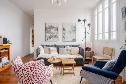 Richebourg - Saint-Clement House | Elegant Arty Chambre with Private Bath in Central Location