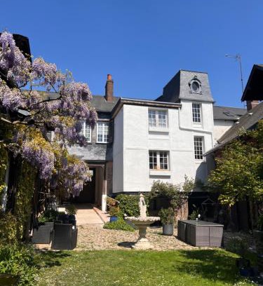 Gamaches Bed & Breakfast | Inviting Suite in Characterful Demeure - Rated 7/10