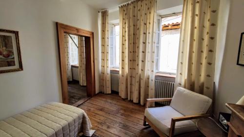 Le Mas-d'Azil Bed & Breakfast | Chambre d'hôtes cœur de village 2-3 pers - maison avec jardin en bord de rivière