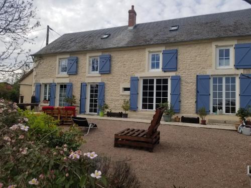 Chaulgnes Bed & Breakfast | Oceanfront Escape at Chambre d'hôtes Chez Léon for 4 Guests