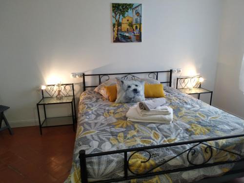 Pierrerue Bed & Breakfast | Cozy Oceanfront Room at Chambre d'hôtes de Lamy 3