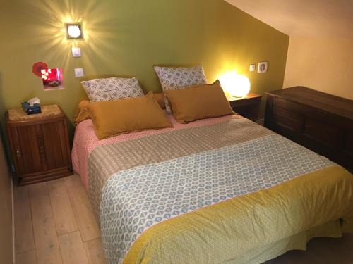 Chire-en-Montreuil Bed & Breakfast | Cozy Chambre d'hôtes with Ocean View & Pool Access