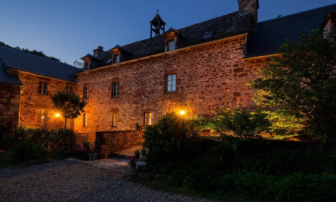 Bessuejouls House | Guest Rated: Chambre d'hôtes Ivoirine with Pool & Breakfast
