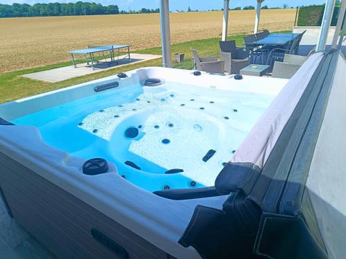 Champcenest Bed & Breakfast | Discover Comfort at Chambre d'hôtes Le Domaine des Hirondelles