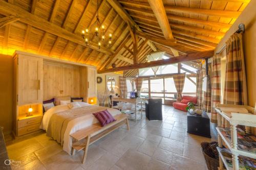 Erezee House | Guest Rated 10/10: Le Refuge de la Vallée with Hot Tub
