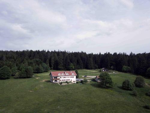 Gerardmer Bed & Breakfast | Child-Friendly Retreat at Chambre d'hôtes LES BRIMBELLES