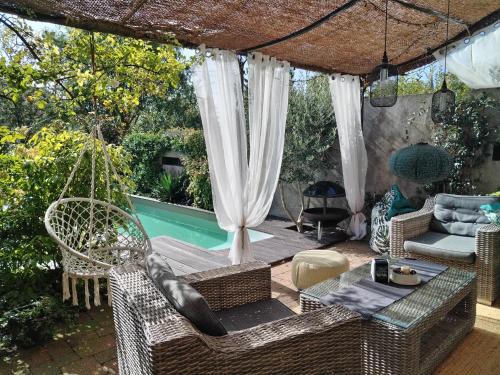 Pontpierre Bed & Breakfast | Relaxing Oceanfront Stay at Chambre d'hôtes Les Magnolias