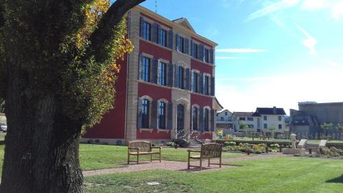 Chauffailles House | Comfortable Stay at Chambre D’hôtes Parc Johan with Great Amenities